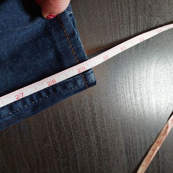 Levi's Dark Wash Skinny Jeans w Pockets 27 GUC - Picture 7 of 16